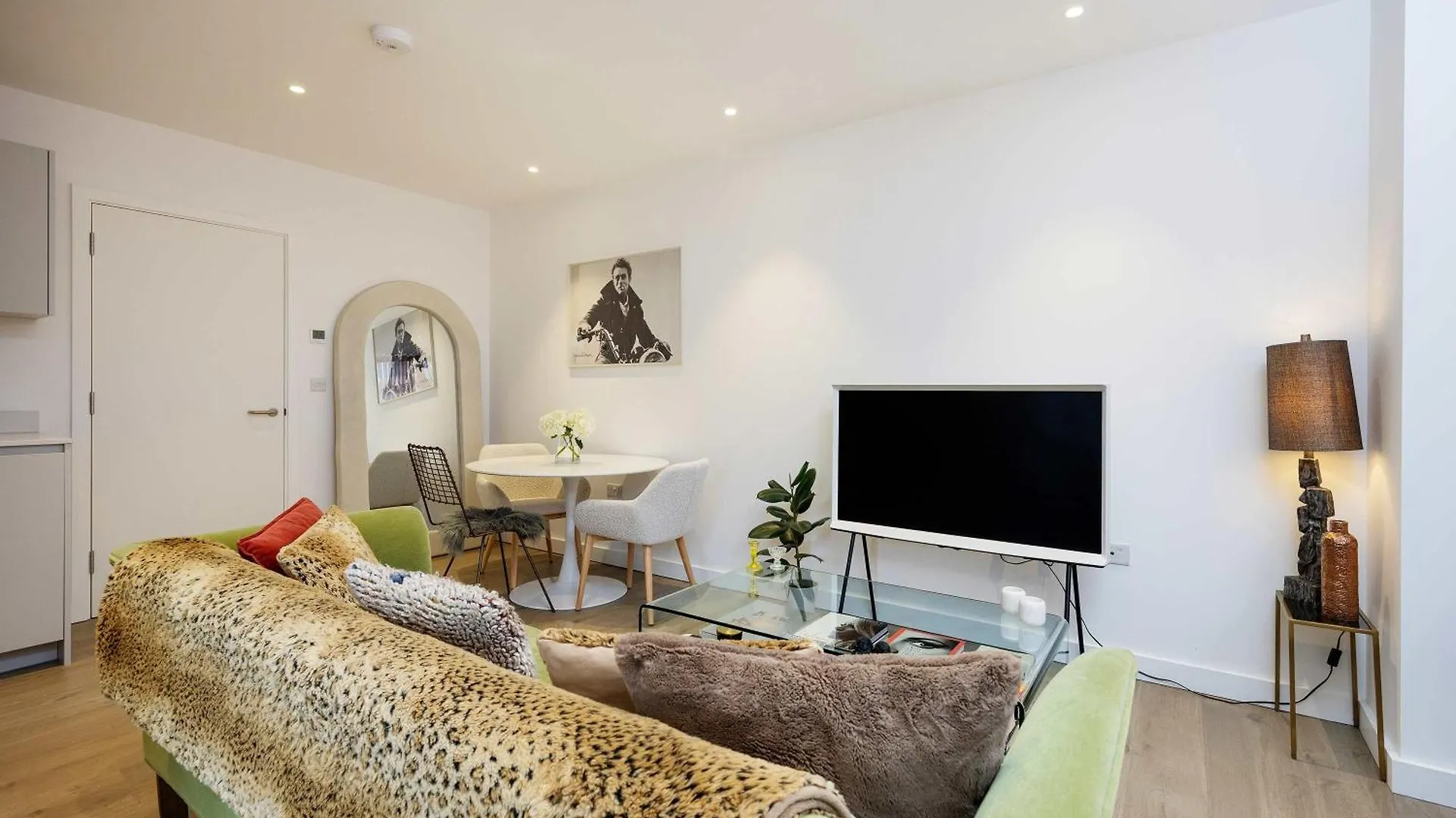 Veeve - Boho-Chic Escape Apartment London